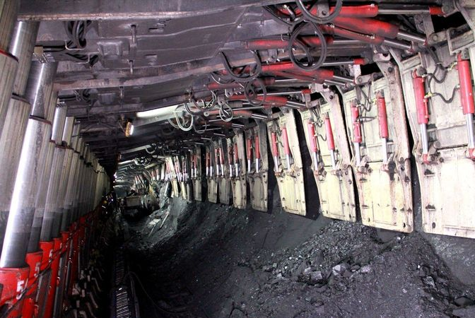 煤矿机械式采煤机.png